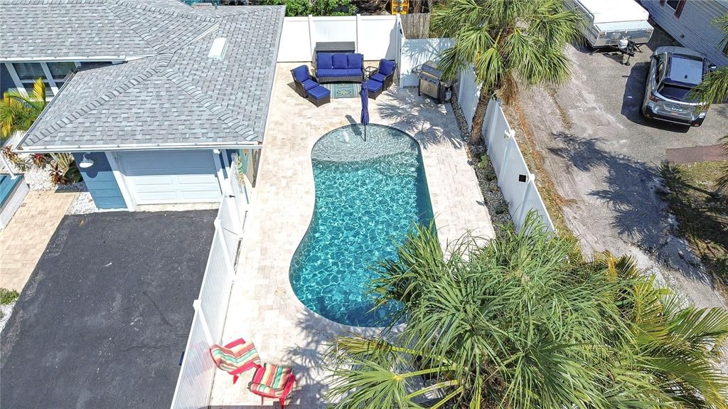 Active With Contract: $3,000 (2 beds, 1 baths, 864 Square Feet)