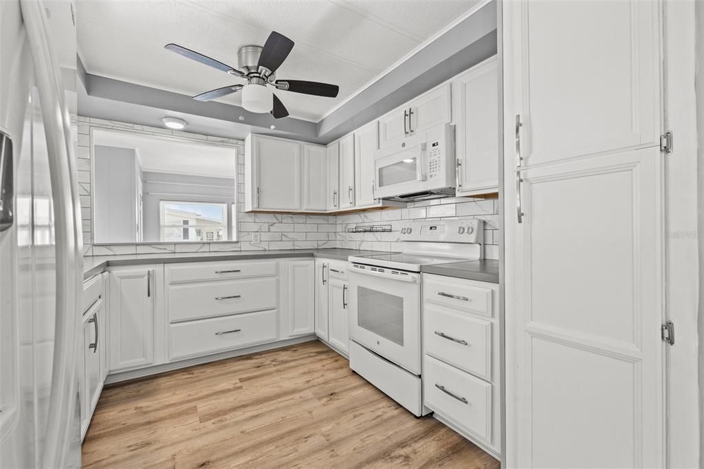 For Sale: $152,900 (2 beds, 2 baths, 1152 Square Feet)