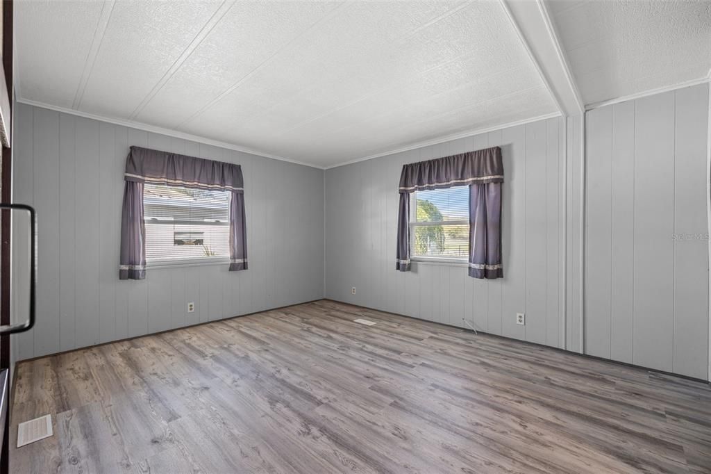 For Sale: $152,900 (2 beds, 2 baths, 1152 Square Feet)