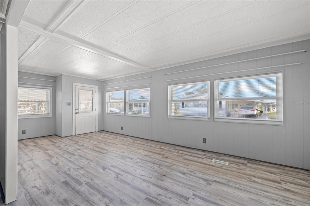 For Sale: $152,900 (2 beds, 2 baths, 1152 Square Feet)