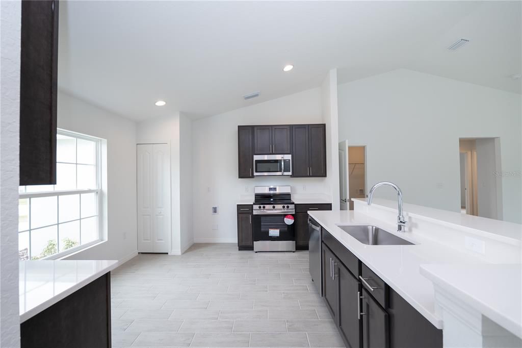 Active With Contract: $277,020 (3 beds, 2 baths, 1266 Square Feet)