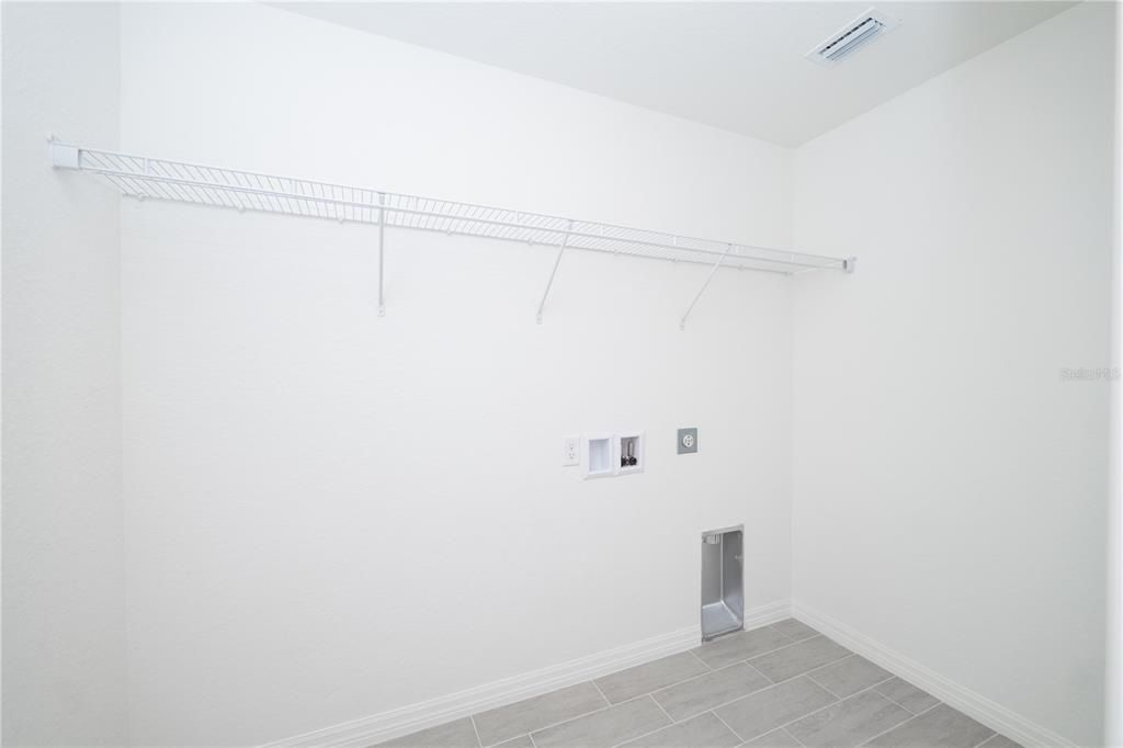 Active With Contract: $277,020 (3 beds, 2 baths, 1266 Square Feet)