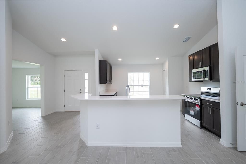 Active With Contract: $277,020 (3 beds, 2 baths, 1266 Square Feet)