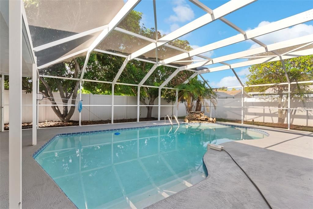 Active With Contract: $545,000 (3 beds, 2 baths, 2016 Square Feet)