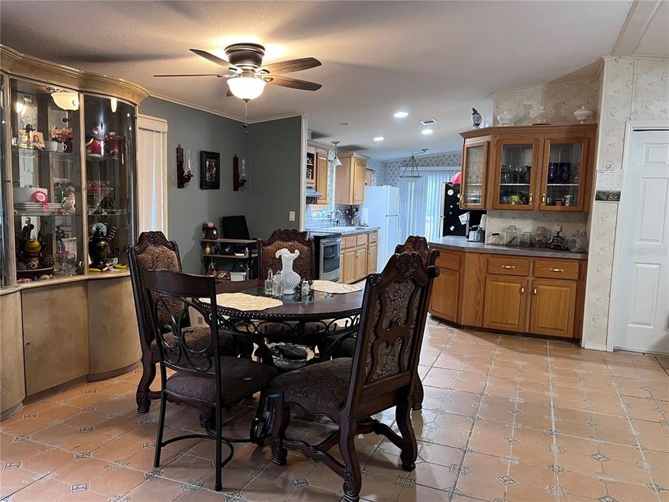 待售: $200,000 (3 贝兹, 2 浴室, 1404 平方英尺)