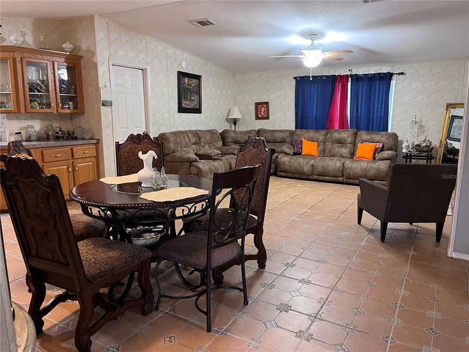 待售: $200,000 (3 贝兹, 2 浴室, 1404 平方英尺)