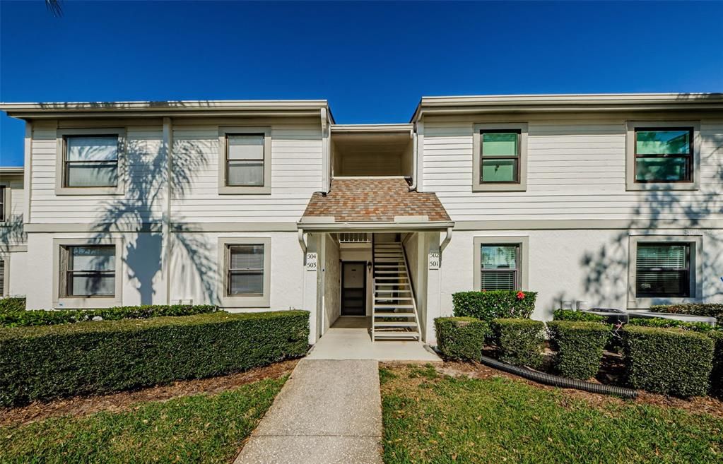 Recently Rented: $1,875 (2 beds, 2 baths, 879 Square Feet)