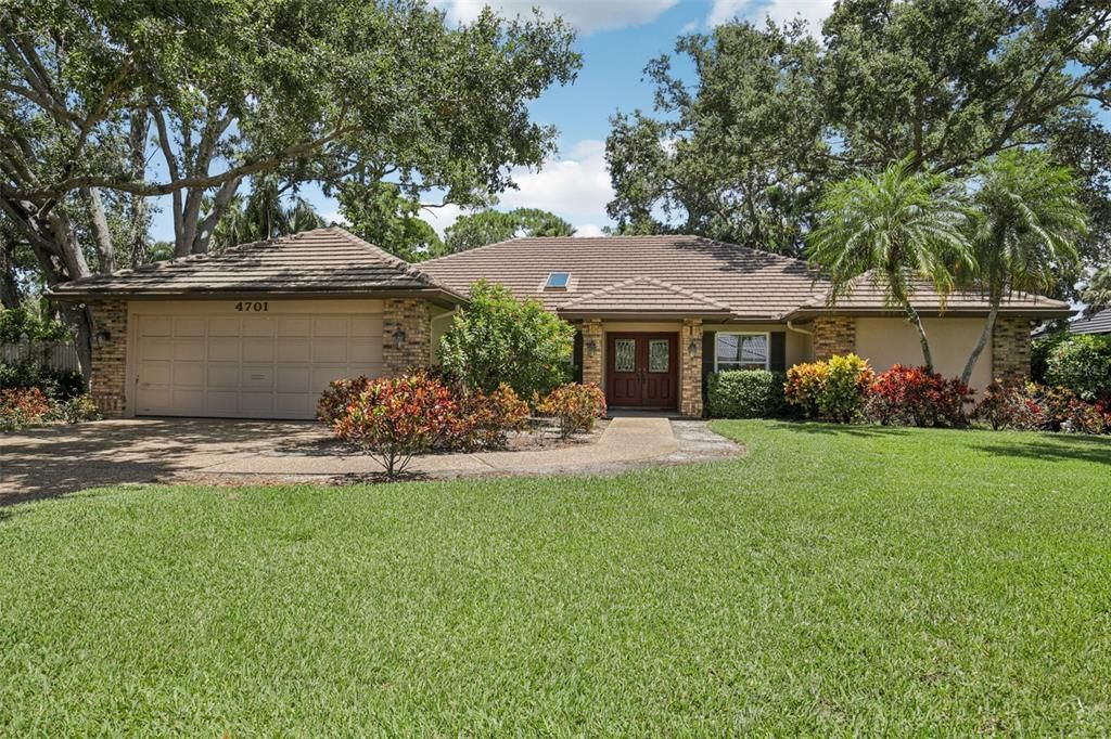 Recently Sold: $829,000 (3 beds, 3 baths, 2460 Square Feet)