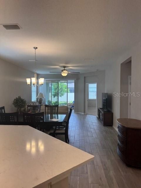 待售: $350,000 (2 贝兹, 2 浴室, 1462 平方英尺)