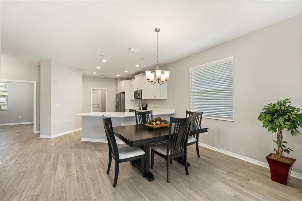 待售: $350,000 (2 贝兹, 2 浴室, 1462 平方英尺)