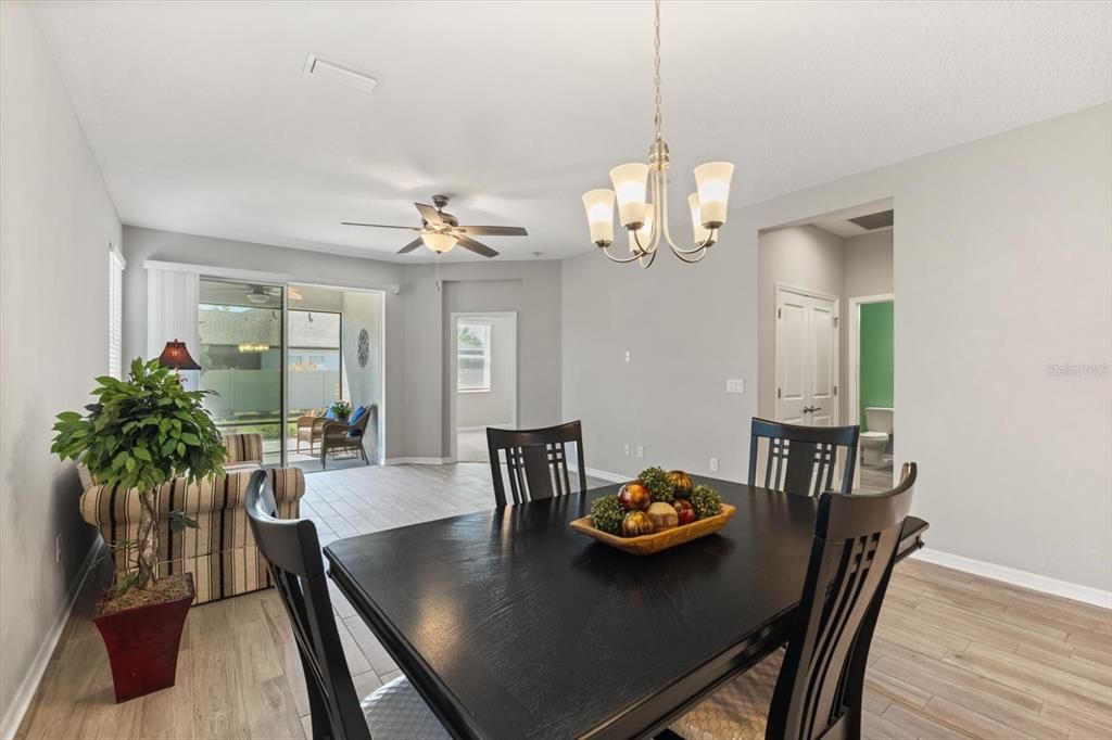 待售: $350,000 (2 贝兹, 2 浴室, 1462 平方英尺)