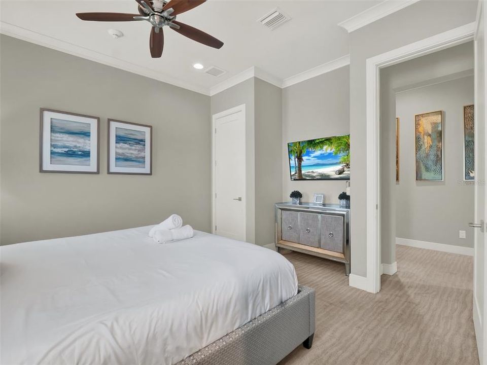 Active With Contract: $1,790,400 (8 beds, 8 baths, 6135 Square Feet)