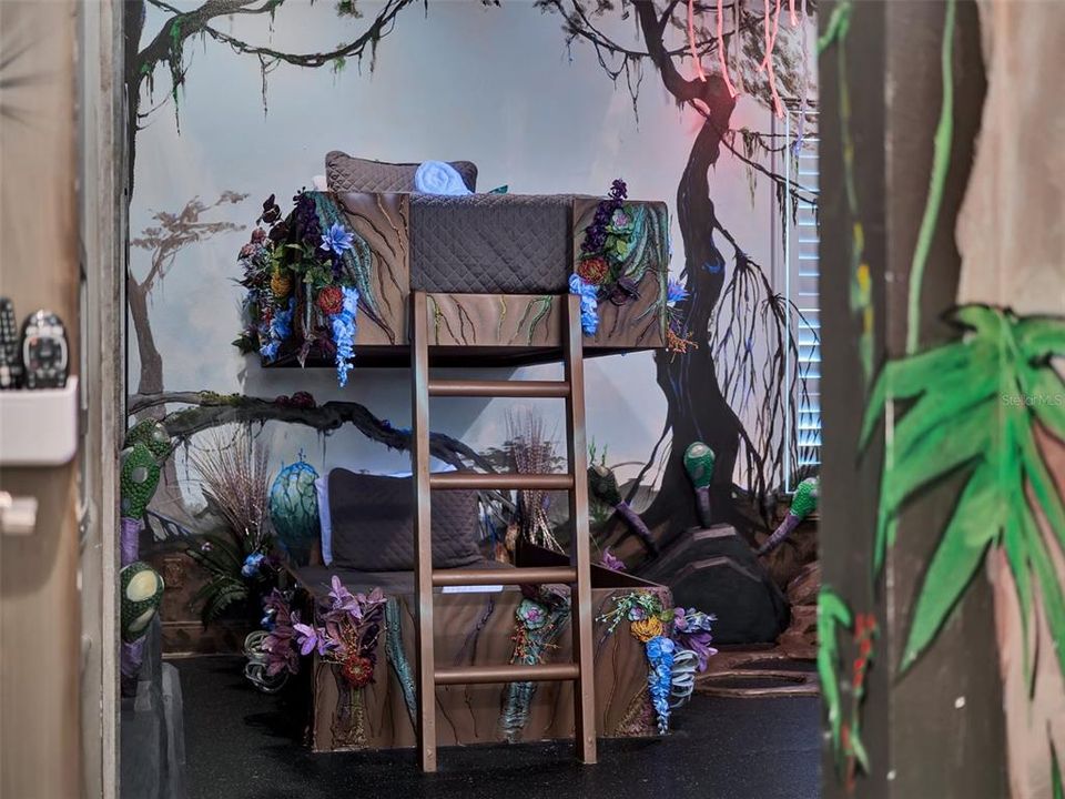 Active With Contract: $1,790,400 (8 beds, 8 baths, 6135 Square Feet)