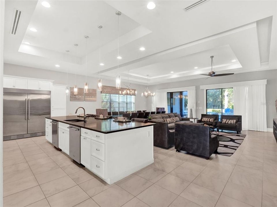 Active With Contract: $1,790,400 (8 beds, 8 baths, 6135 Square Feet)