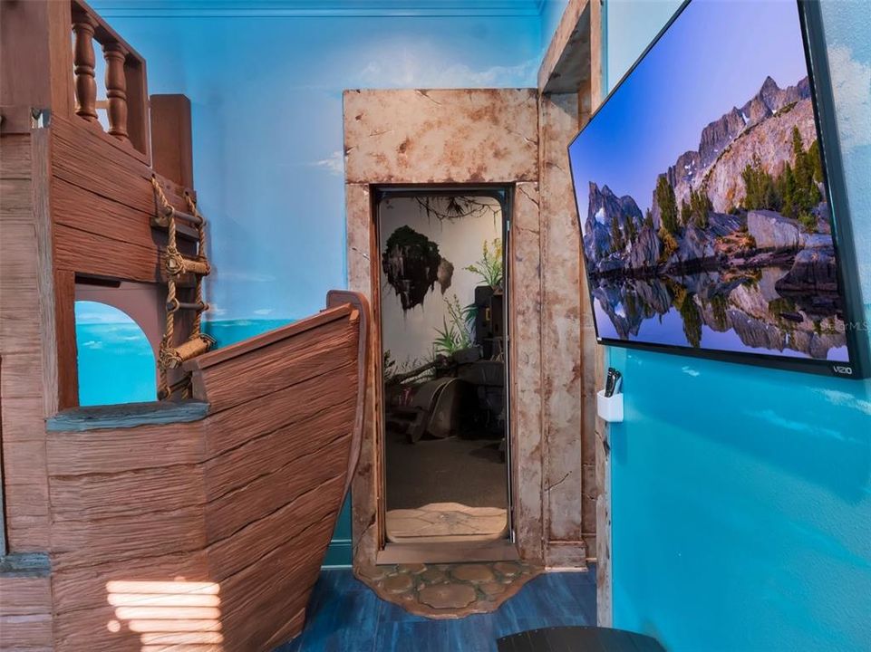 Active With Contract: $1,790,400 (8 beds, 8 baths, 6135 Square Feet)