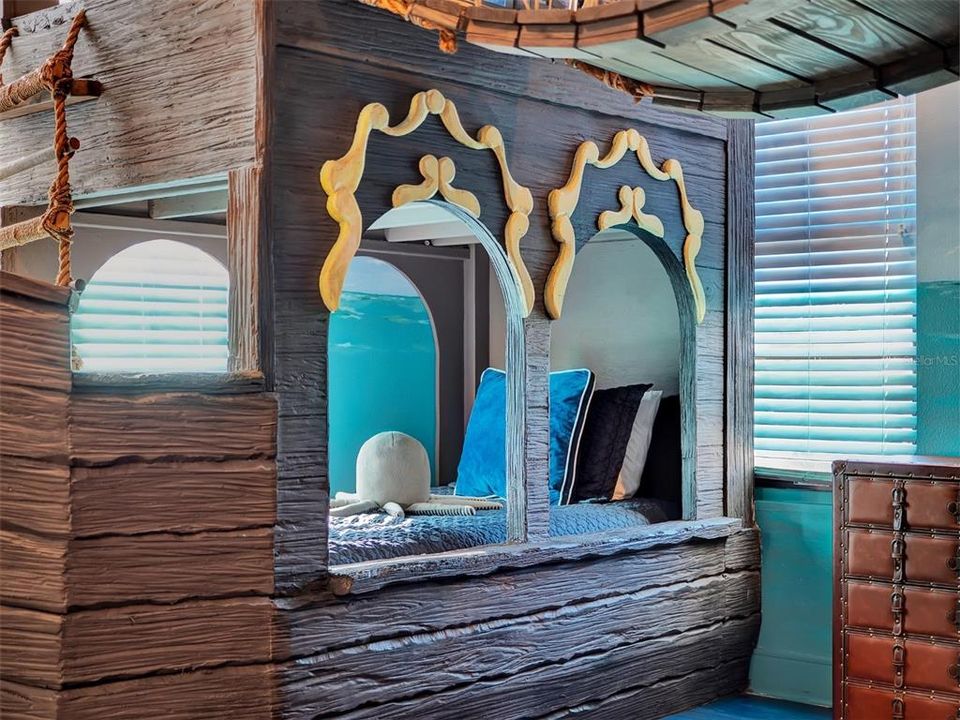 Active With Contract: $1,790,400 (8 beds, 8 baths, 6135 Square Feet)