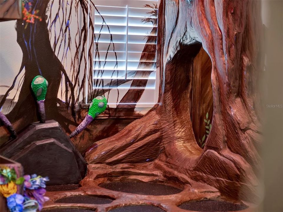 Active With Contract: $1,790,400 (8 beds, 8 baths, 6135 Square Feet)