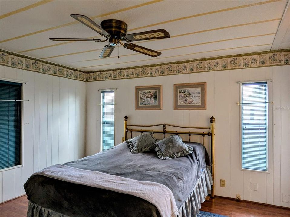 На продажу: $118,000 (2 спален, 2 ванн, 1104 Квадратных фут)