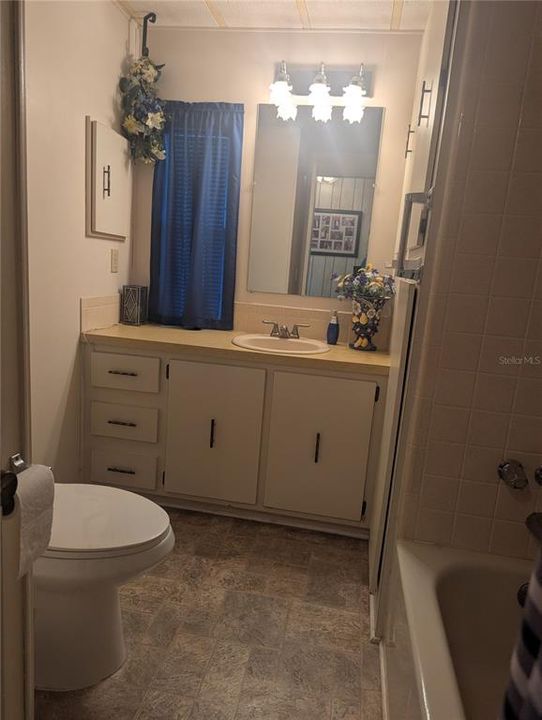 На продажу: $118,000 (2 спален, 2 ванн, 1104 Квадратных фут)