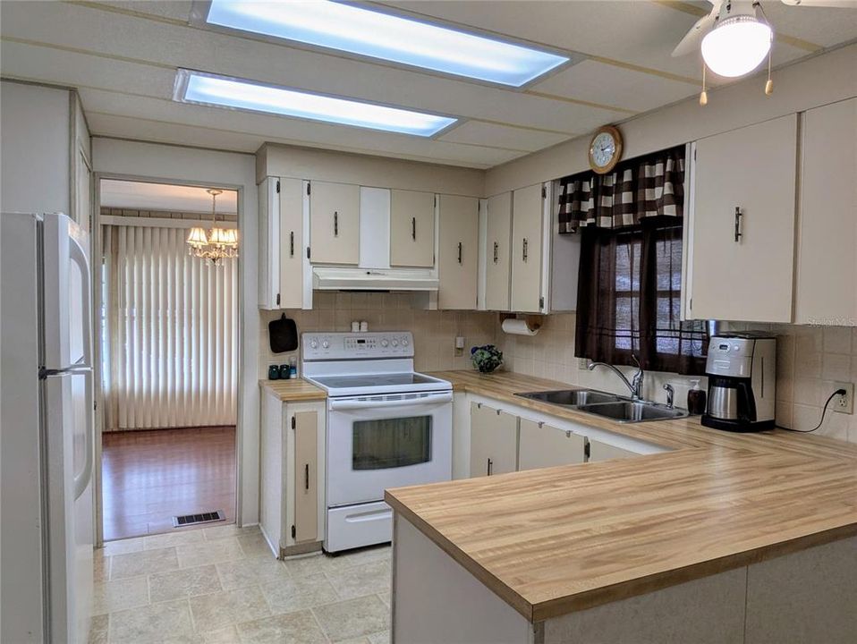 На продажу: $118,000 (2 спален, 2 ванн, 1104 Квадратных фут)