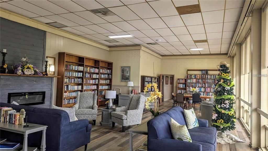 На продажу: $118,000 (2 спален, 2 ванн, 1104 Квадратных фут)