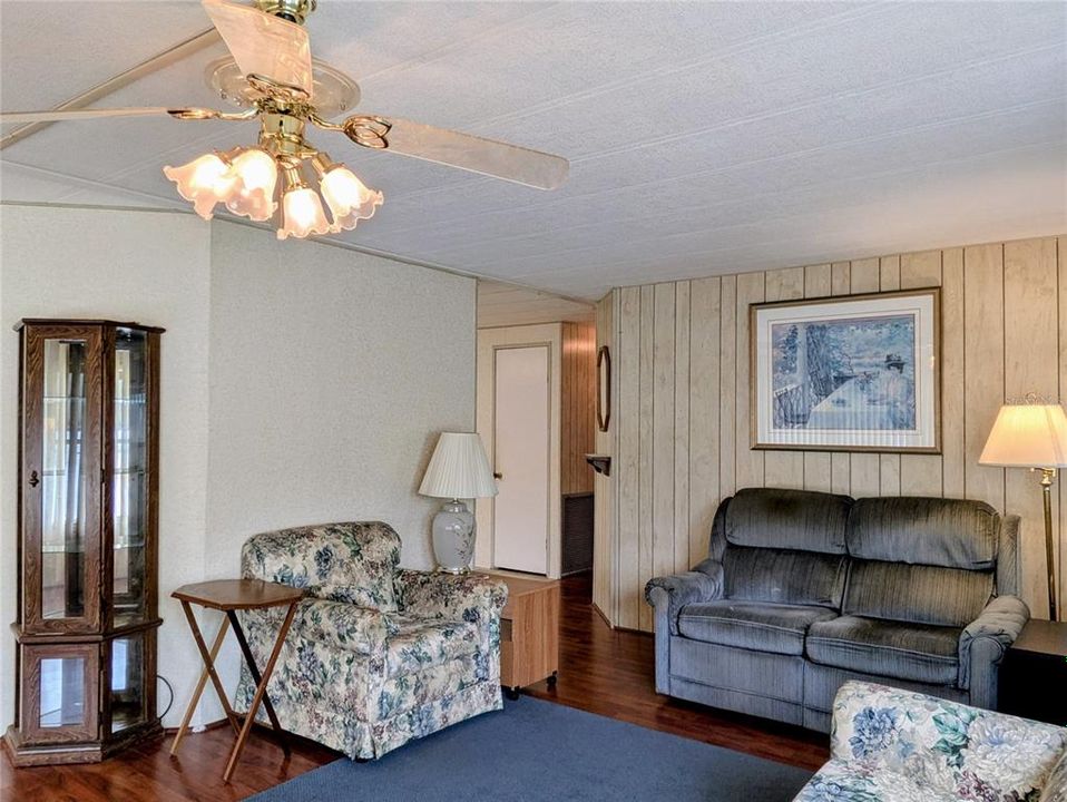 На продажу: $118,000 (2 спален, 2 ванн, 1104 Квадратных фут)