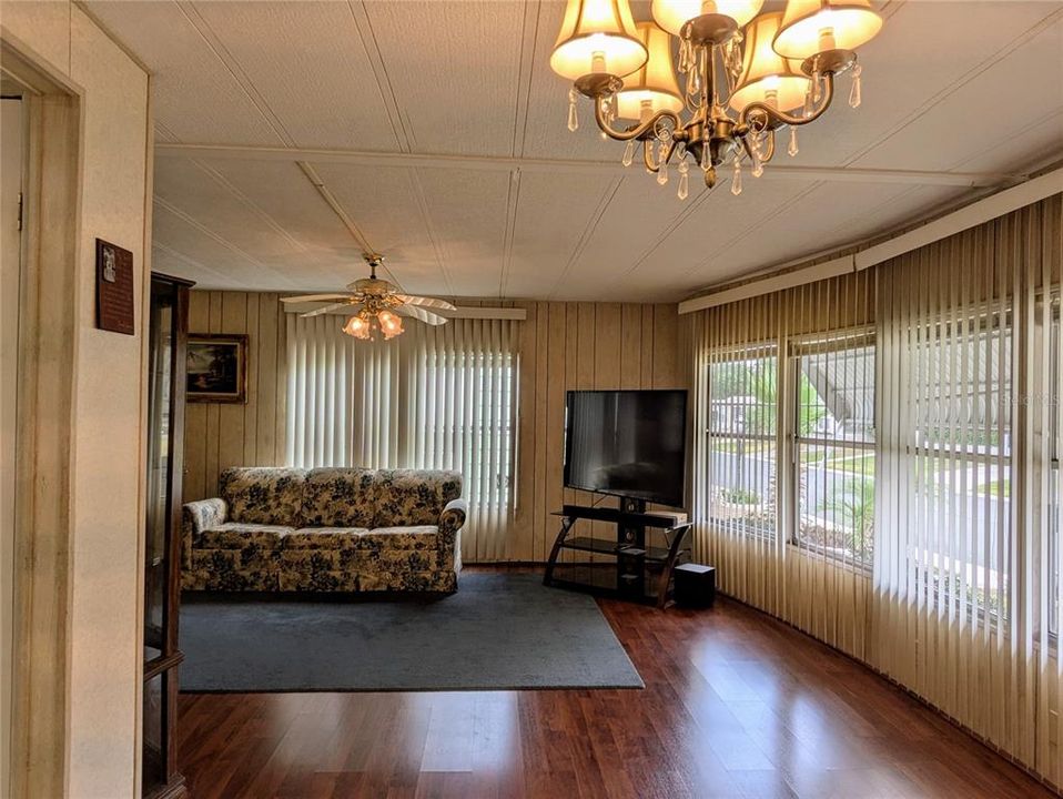 На продажу: $118,000 (2 спален, 2 ванн, 1104 Квадратных фут)