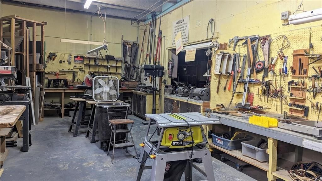 На продажу: $118,000 (2 спален, 2 ванн, 1104 Квадратных фут)