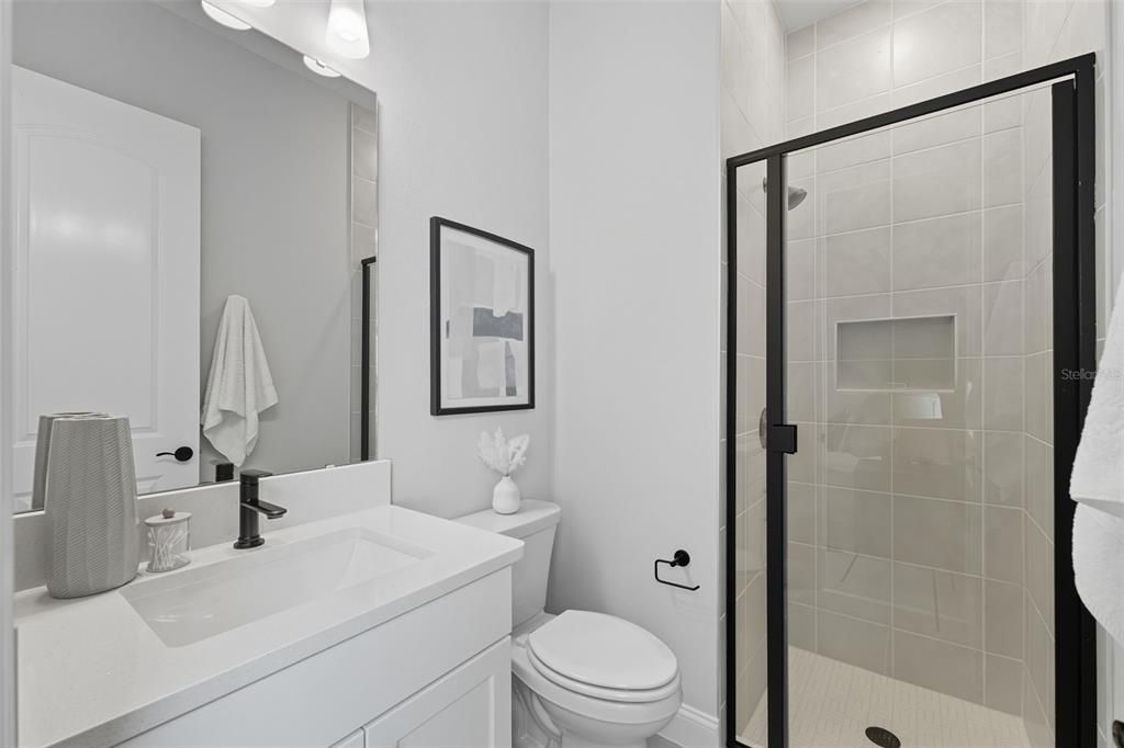 Activo con contrato: $669,990 (4 camas, 4 baños, 2989 Pies cuadrados)