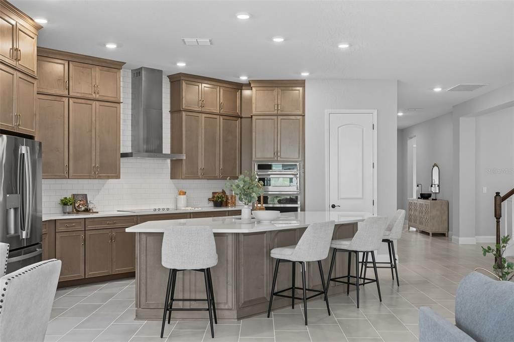 Activo con contrato: $669,990 (4 camas, 4 baños, 2989 Pies cuadrados)