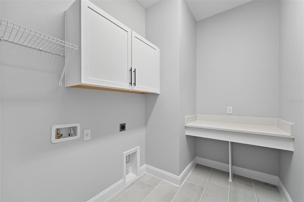 Activo con contrato: $669,990 (4 camas, 4 baños, 2989 Pies cuadrados)