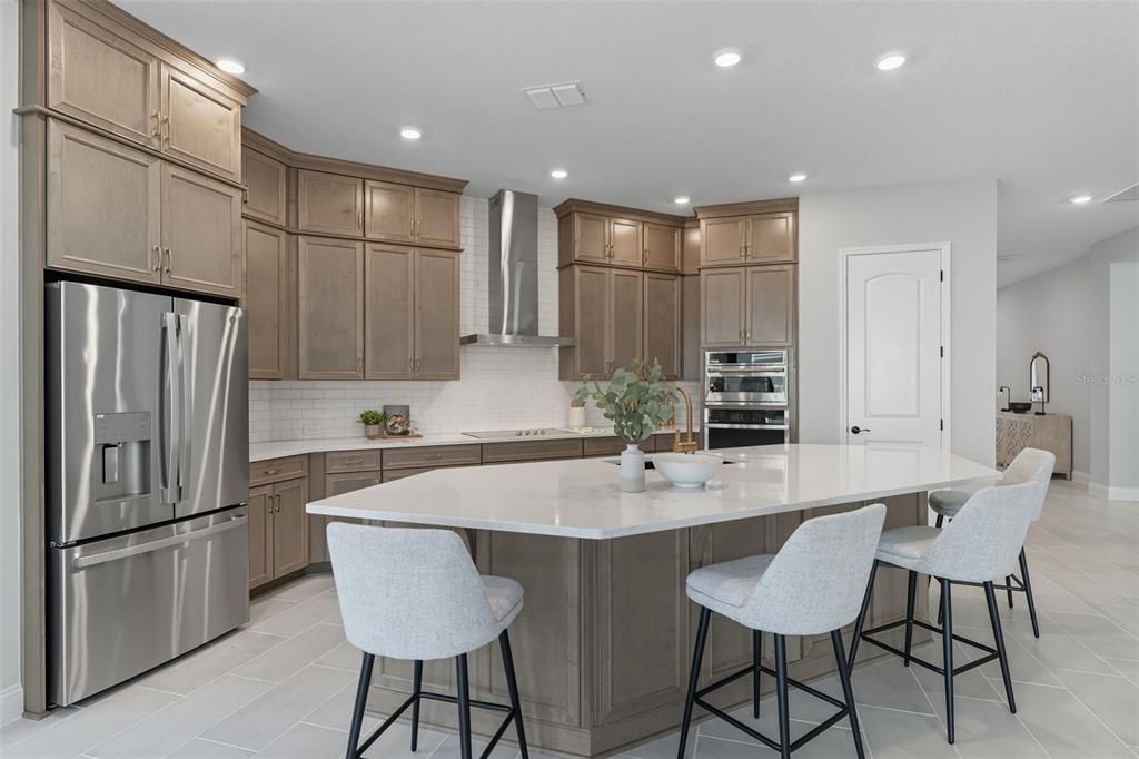 Activo con contrato: $669,990 (4 camas, 4 baños, 2989 Pies cuadrados)