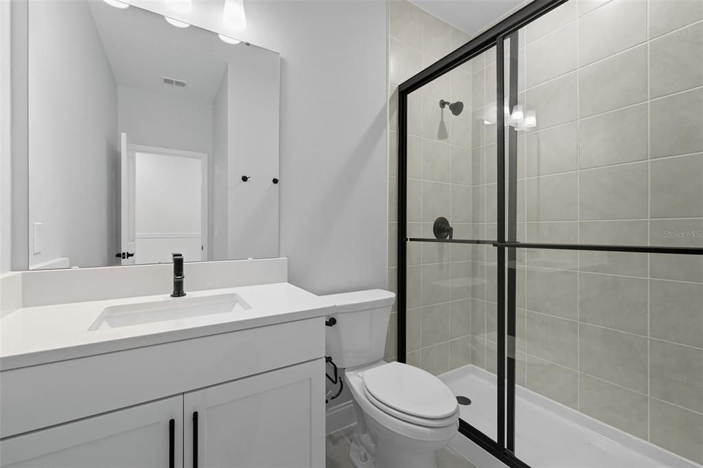 Activo con contrato: $669,990 (4 camas, 4 baños, 2989 Pies cuadrados)