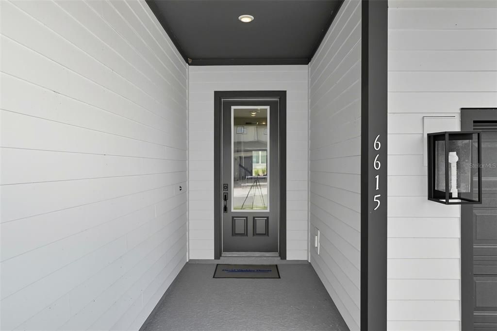 Activo con contrato: $669,990 (4 camas, 4 baños, 2989 Pies cuadrados)