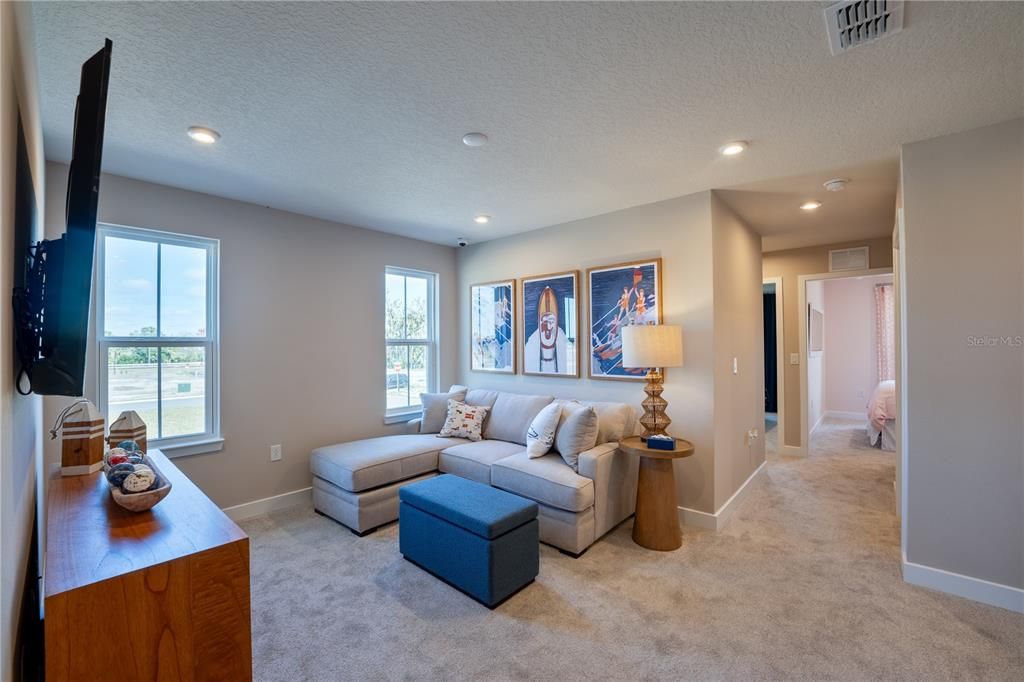 Под контрактом: $329,265 (3 спален, 2 ванн, 1687 Квадратных фут)