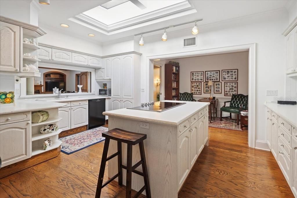 For Sale: $2,700,000 (6 beds, 6 baths, 6246 Square Feet)