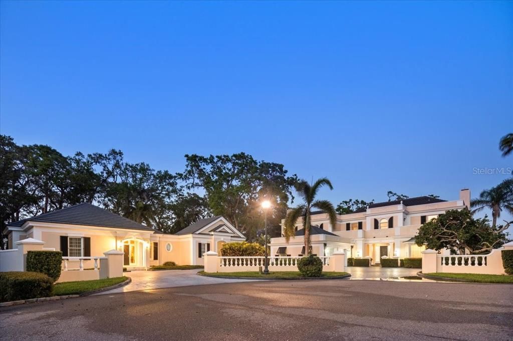 For Sale: $2,700,000 (6 beds, 6 baths, 6246 Square Feet)