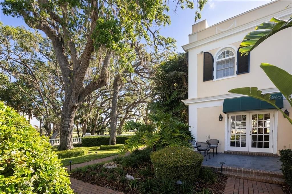 For Sale: $2,700,000 (6 beds, 6 baths, 6246 Square Feet)