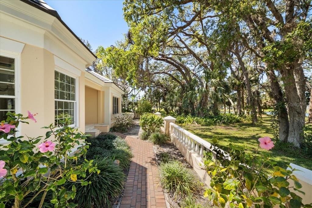 For Sale: $2,700,000 (6 beds, 6 baths, 6246 Square Feet)