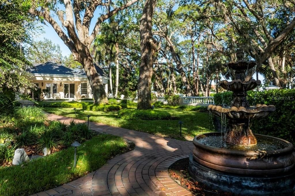 For Sale: $2,700,000 (6 beds, 6 baths, 6246 Square Feet)