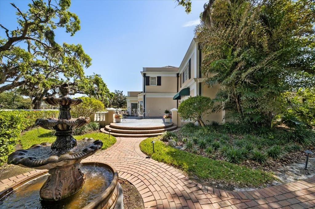 For Sale: $2,700,000 (6 beds, 6 baths, 6246 Square Feet)