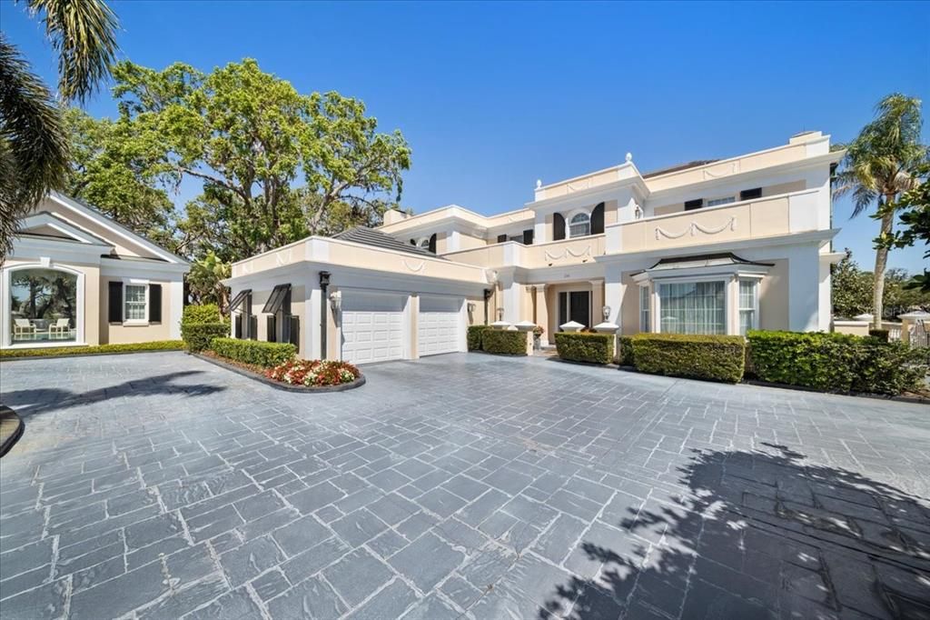 For Sale: $2,700,000 (6 beds, 6 baths, 6246 Square Feet)