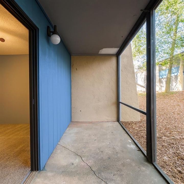 For Sale: $70,000 (2 beds, 1 baths, 876 Square Feet)