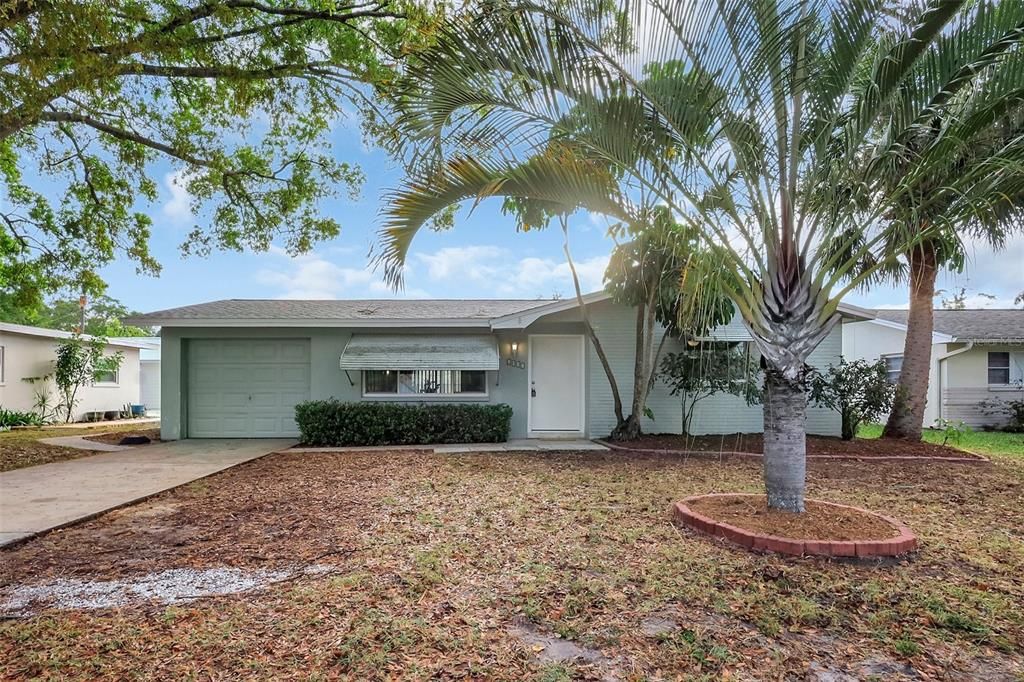 最近售出: $350,000 (2 贝兹, 1 浴室, 884 平方英尺)