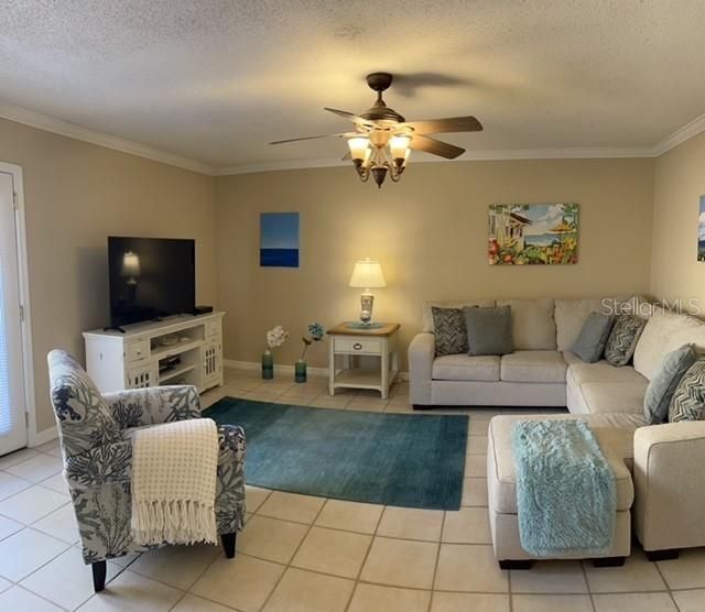 出租: $1,750 (2 贝兹, 2 浴室, 1049 平方英尺)