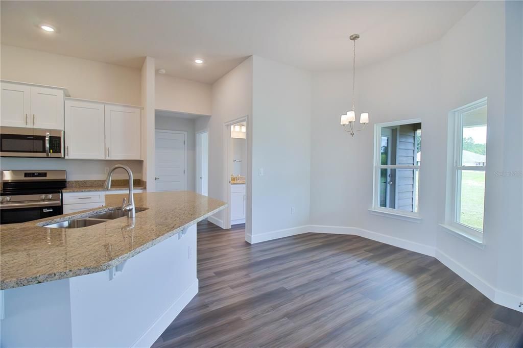 En Venta: $407,650 (4 camas, 3 baños, 2516 Pies cuadrados)