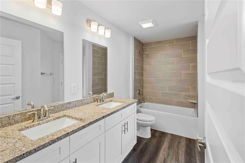 En Venta: $407,650 (4 camas, 3 baños, 2516 Pies cuadrados)