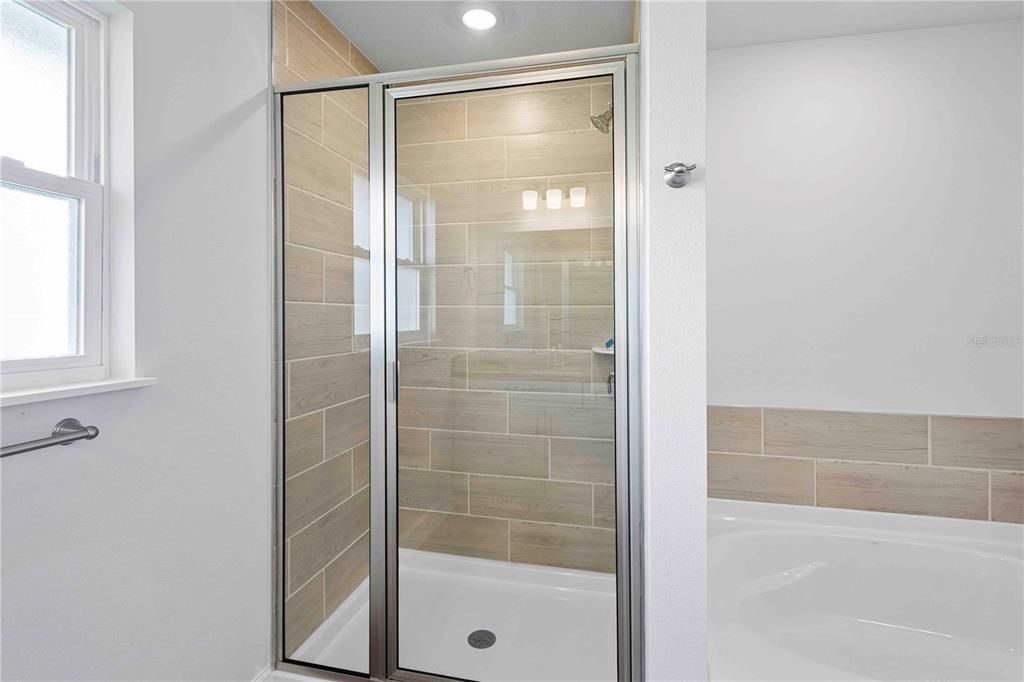 En Venta: $407,650 (4 camas, 3 baños, 2516 Pies cuadrados)