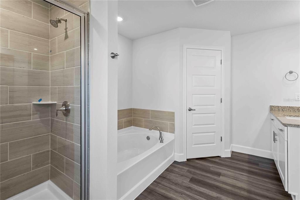 En Venta: $407,650 (4 camas, 3 baños, 2516 Pies cuadrados)