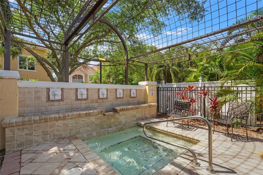 Active With Contract: $179,000 (1 beds, 1 baths, 759 Square Feet)